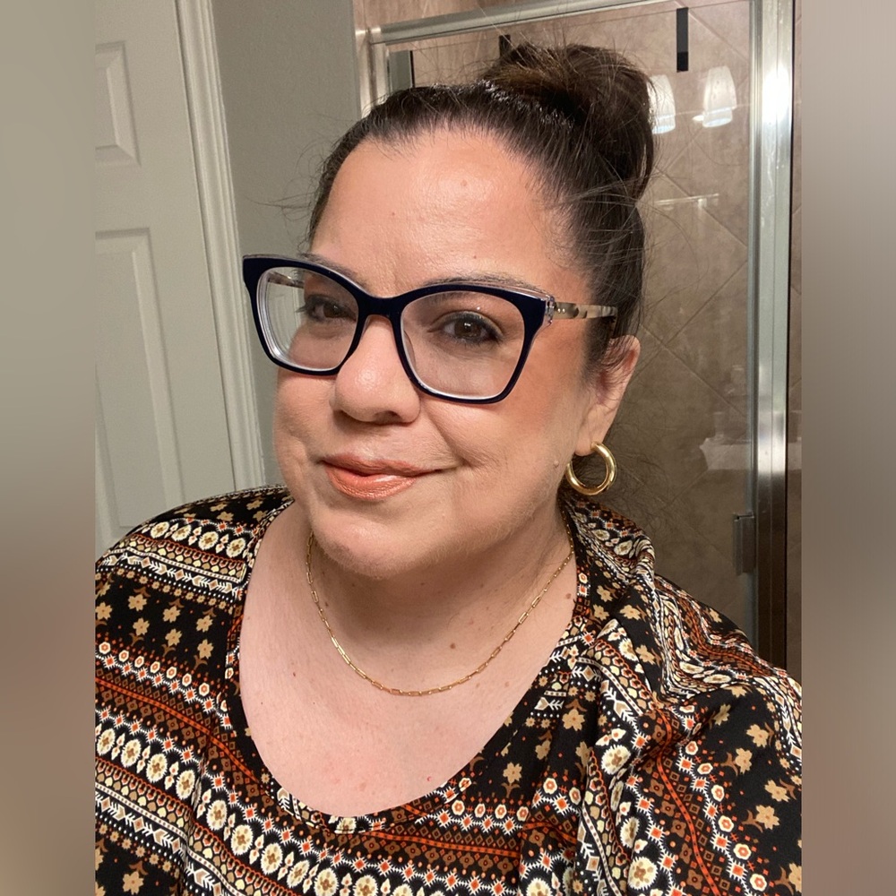 Meet your Posher, Dina